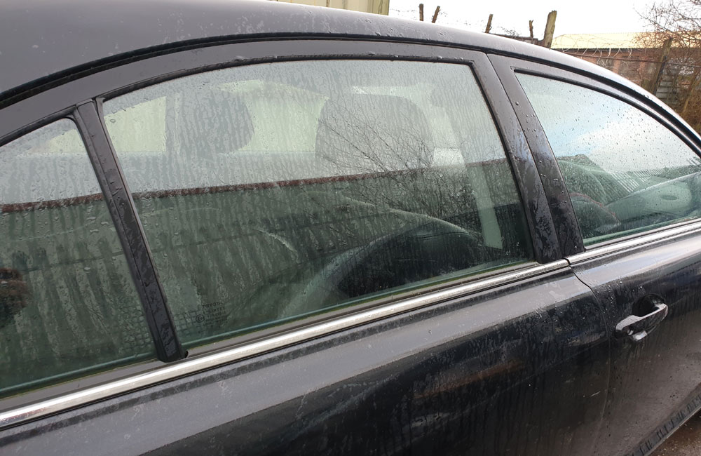 Toyota Avensis TR D-4D Door window glass driver side rear